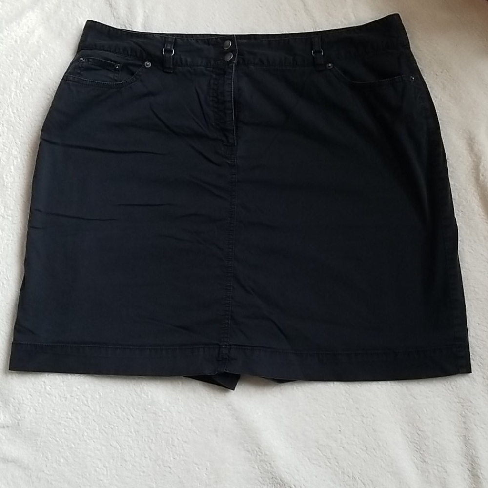 Black Skort